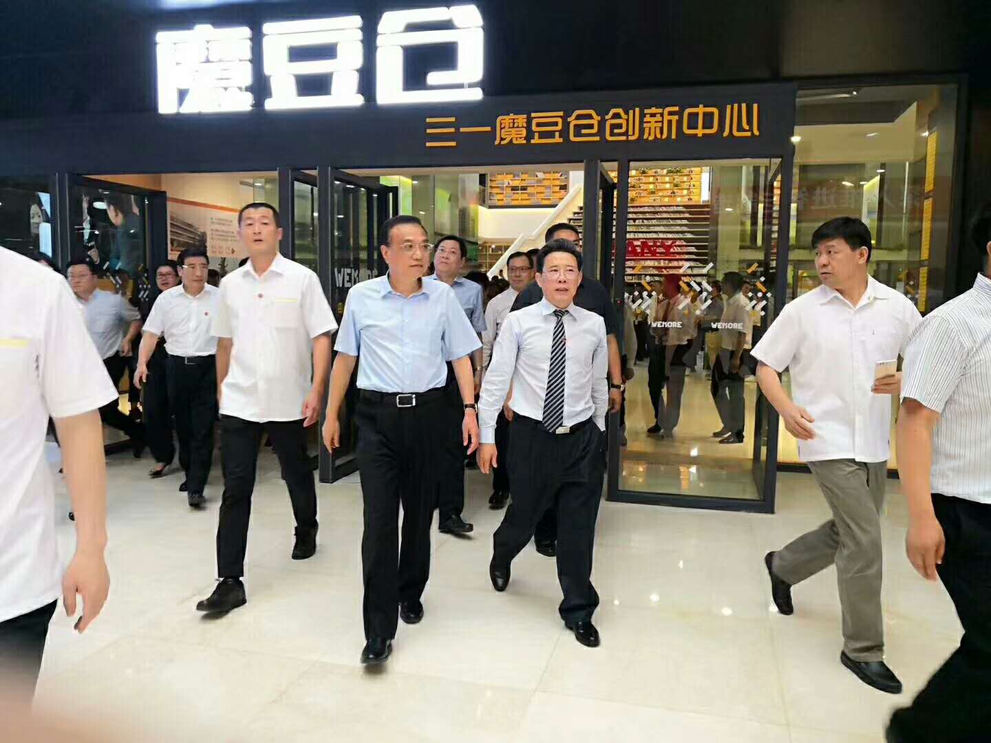 Accueillons chaleureusement le Premier ministre-M. La visite de Keqiang Lee à l'immeuble de bureaux CSCERAMIC.
